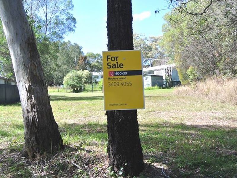 14 Waterside Drive, Macleay Island QLD 4184