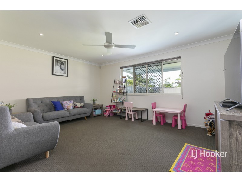 64 Lancaster Circuit, Redland Bay QLD 4165