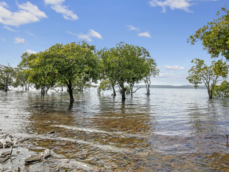 9-11 Blue Vista Street, Macleay Island QLD 4184