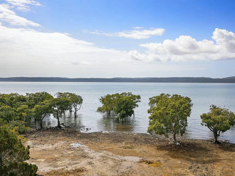 9-11 Blue Vista Street, Macleay Island QLD 4184