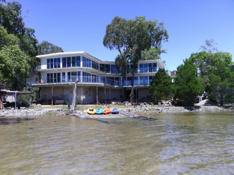 9-11 Blue Vista Street, Macleay Island QLD 4184