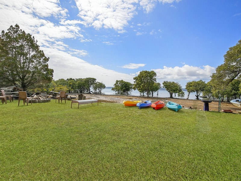 9-11 Blue Vista Street, Macleay Island QLD 4184