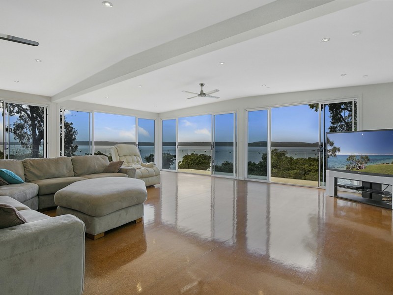 9-11 Blue Vista Street, Macleay Island QLD 4184