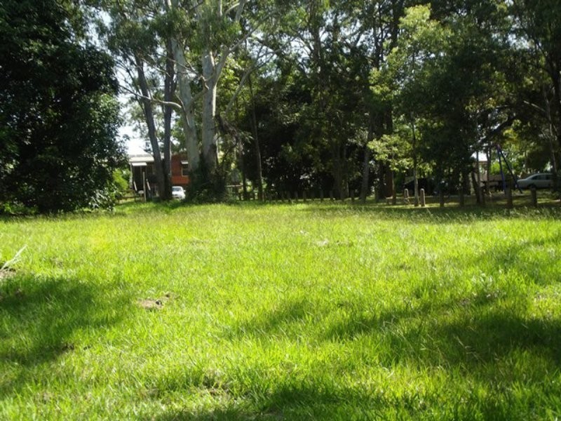 13 Columbia Street, Macleay Island QLD 4184