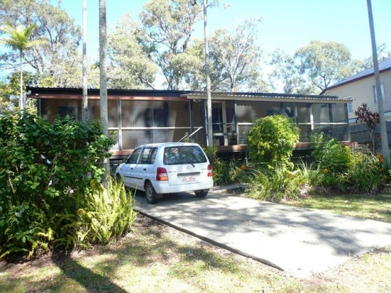 30 Blue Bay Crescent, Macleay Island QLD 4184