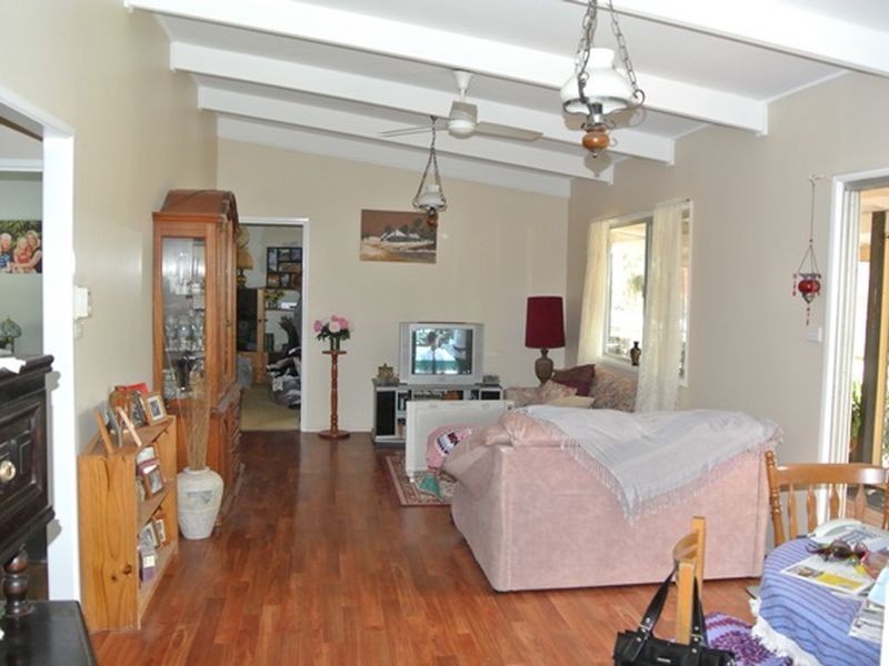 30 Blue Bay Crescent, Macleay Island QLD 4184