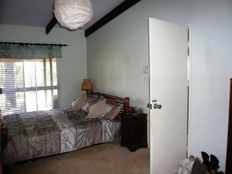 30 Blue Bay Crescent, Macleay Island QLD 4184