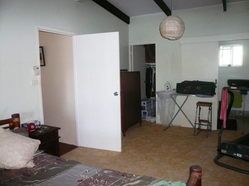 30 Blue Bay Crescent, Macleay Island QLD 4184