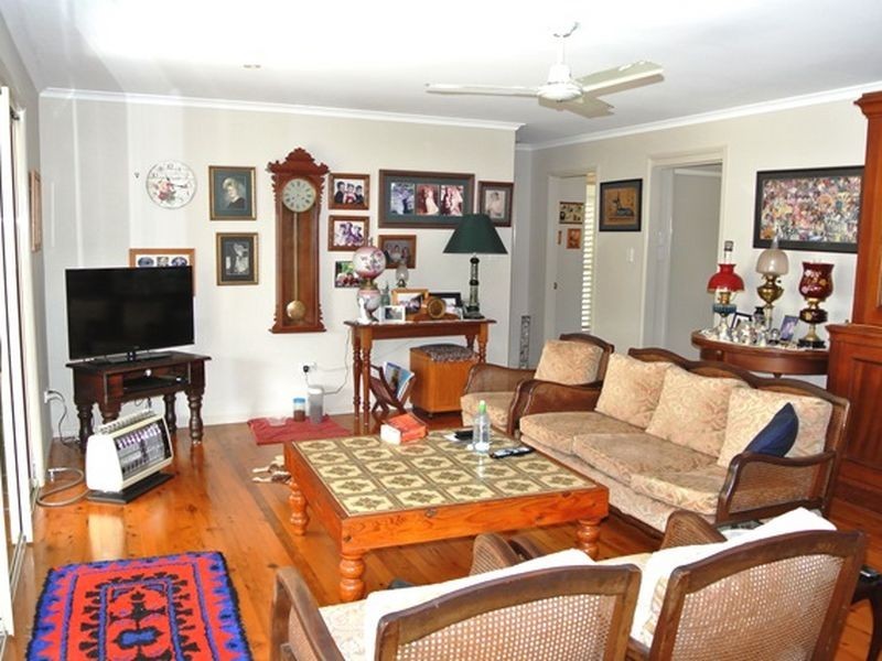 6 Kooberry Street, Macleay Island QLD 4184