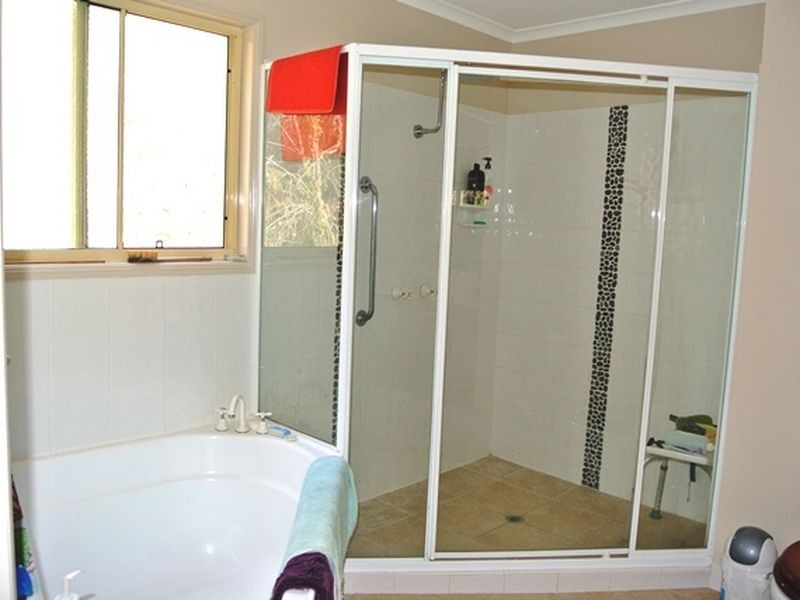 6 Kooberry Street, Macleay Island QLD 4184