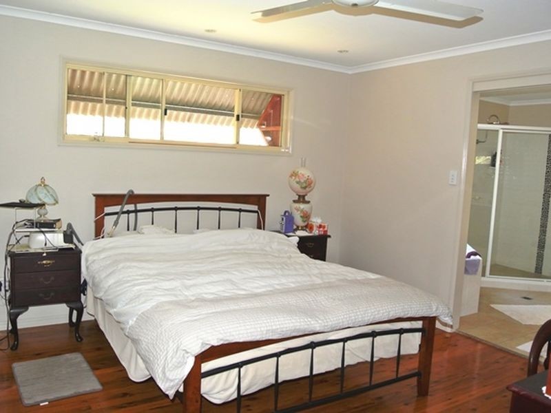 6 Kooberry Street, Macleay Island QLD 4184