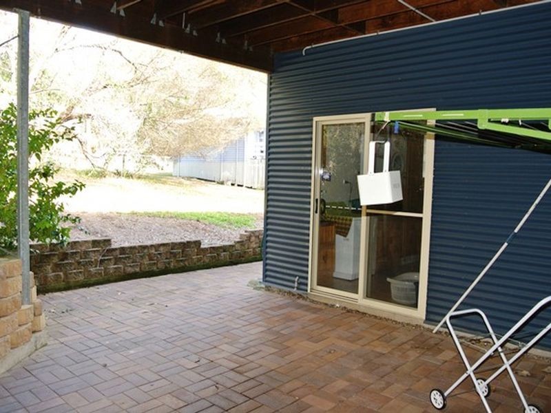 6 Kooberry Street, Macleay Island QLD 4184