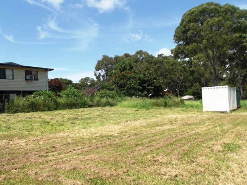 8 Eastbourne Terrace, Macleay Island QLD 4184