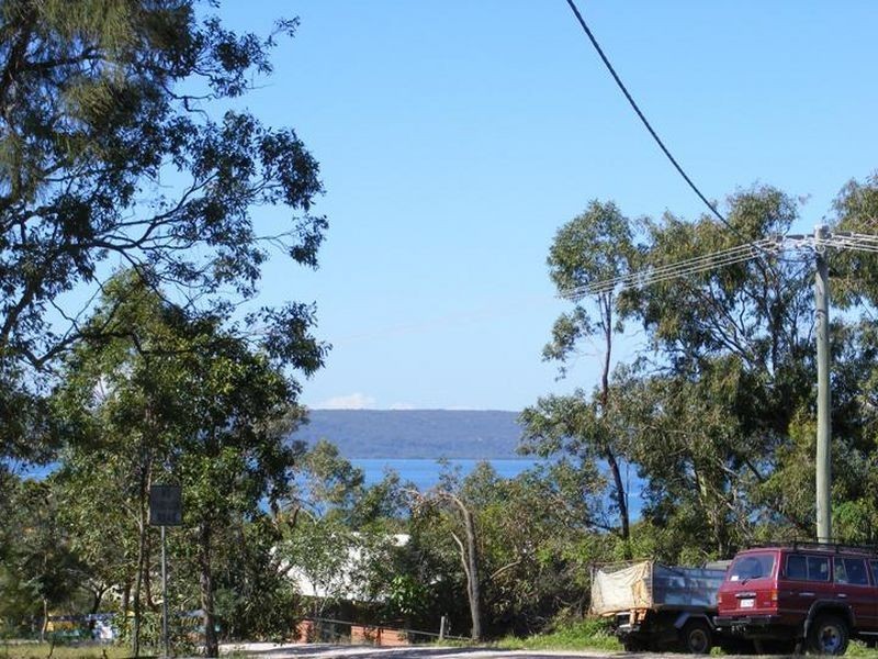 11 Beelong Street, Macleay Island QLD 4184