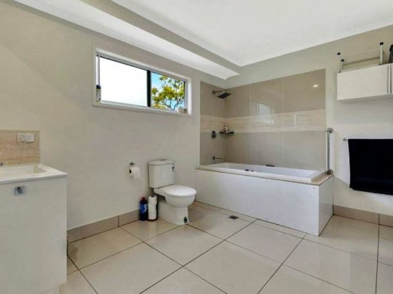 38 Blue Waters Crescent, Macleay Island QLD 4184