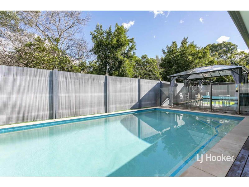 4 Mervyn Crescent, Redland Bay QLD 4165