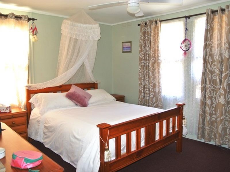 11 Lemontree Drive, Macleay Island QLD 4184