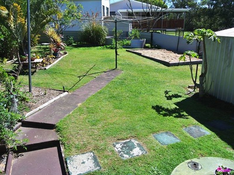 11 Lemontree Drive, Macleay Island QLD 4184