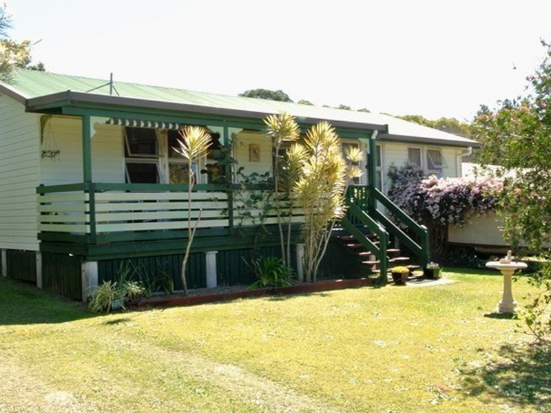 11 Lemontree Drive, Macleay Island QLD 4184