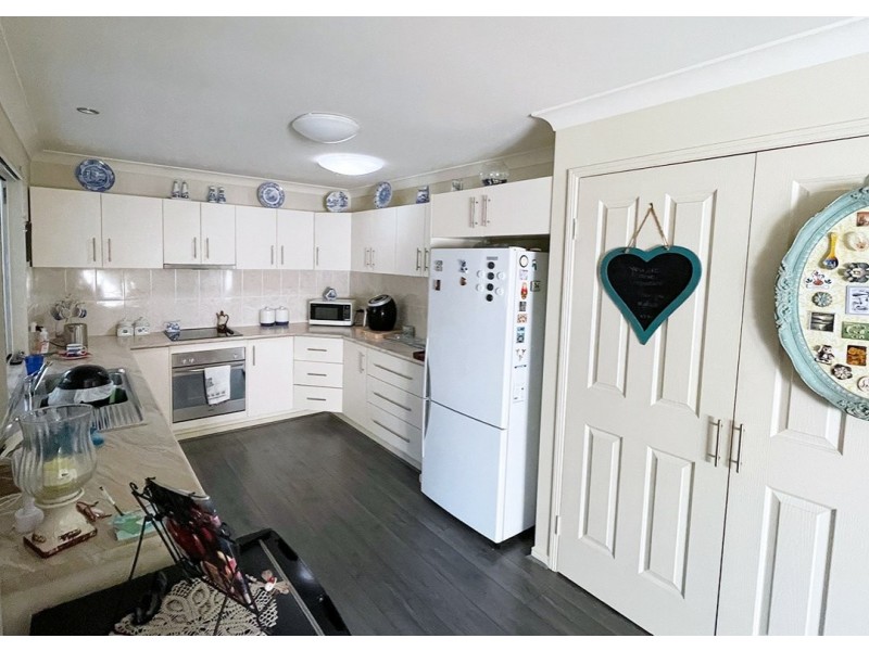 17 Michael Street, Macleay Island QLD 4184