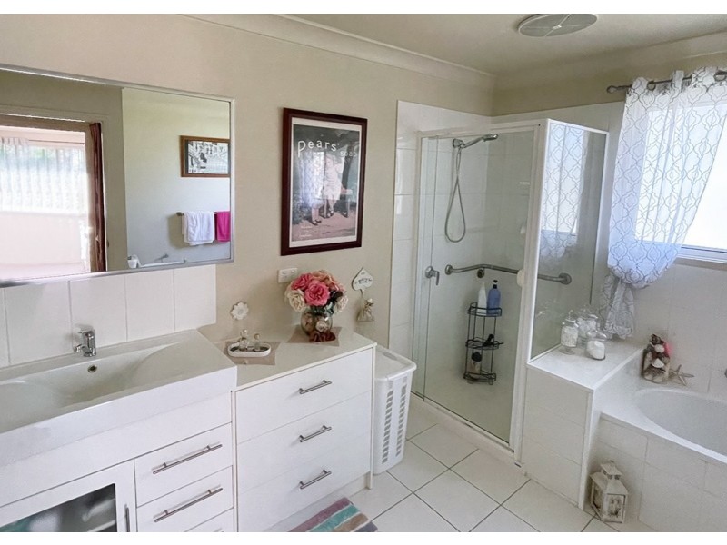 17 Michael Street, Macleay Island QLD 4184