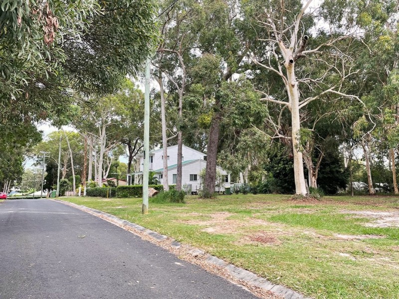 11 Baracoota Street, Macleay Island QLD 4184