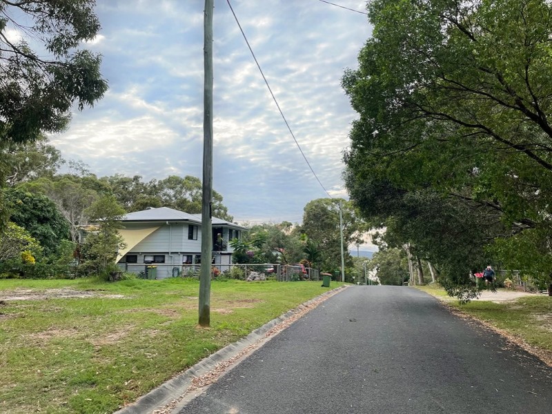 11 Baracoota Street, Macleay Island QLD 4184