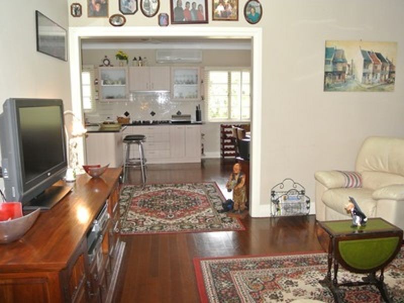 18 Coast Rd, Macleay Island QLD 4184