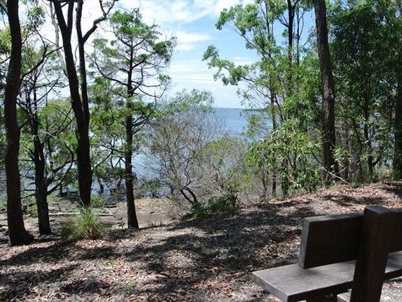 18 Coast Rd, Macleay Island QLD 4184