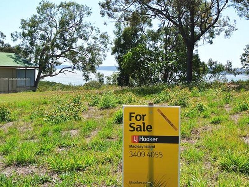 40 Blue Waters Crescent, Macleay Island QLD 4184