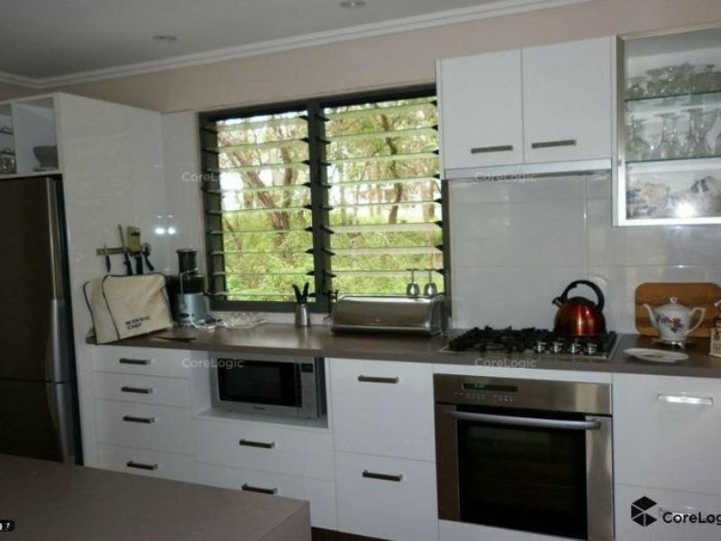 155 LUCAS DR, Lamb Island QLD 4184