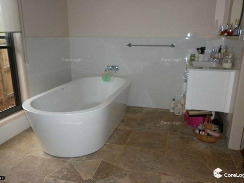 155 LUCAS DR, Lamb Island QLD 4184