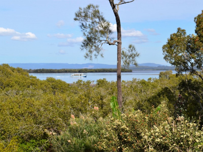 10 McBean Road, Karragarra Island QLD 4184