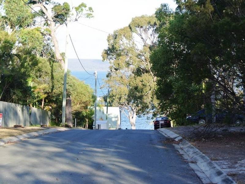 24 Oomool Street, Macleay Island QLD 4184