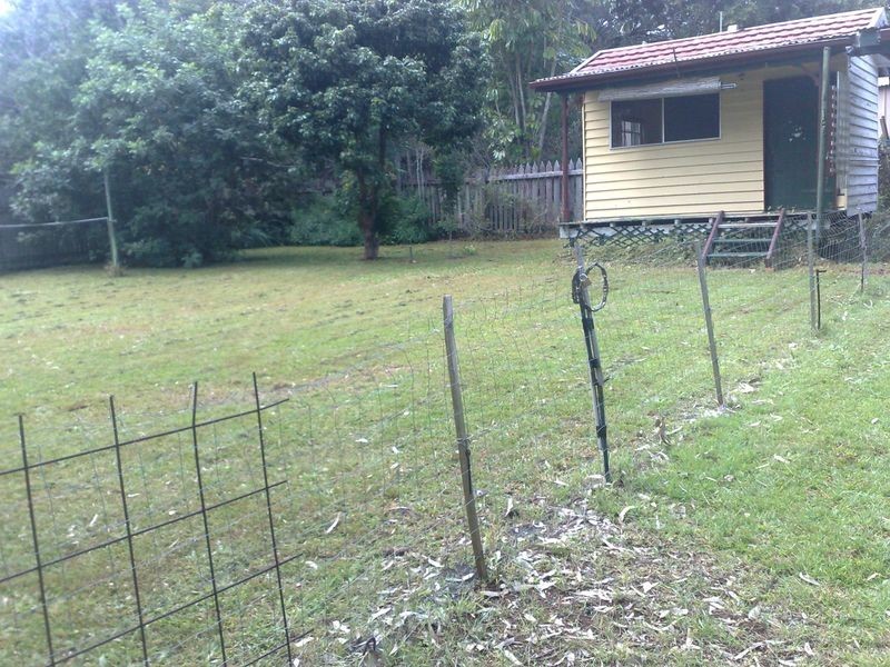 2 Leonie Cres, Lamb Island QLD 4184