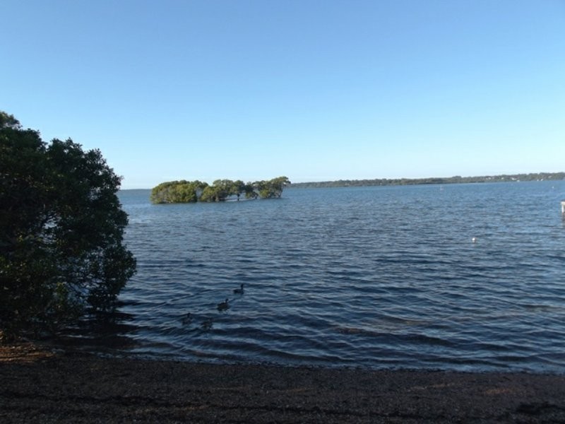 42 Coorong Street, Macleay Island QLD 4184