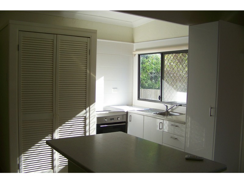 174 LUCAS DR, Lamb Island QLD 4184