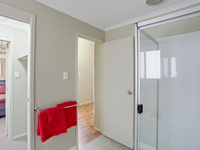 11 SHELLY CRES, Lamb Island QLD 4184