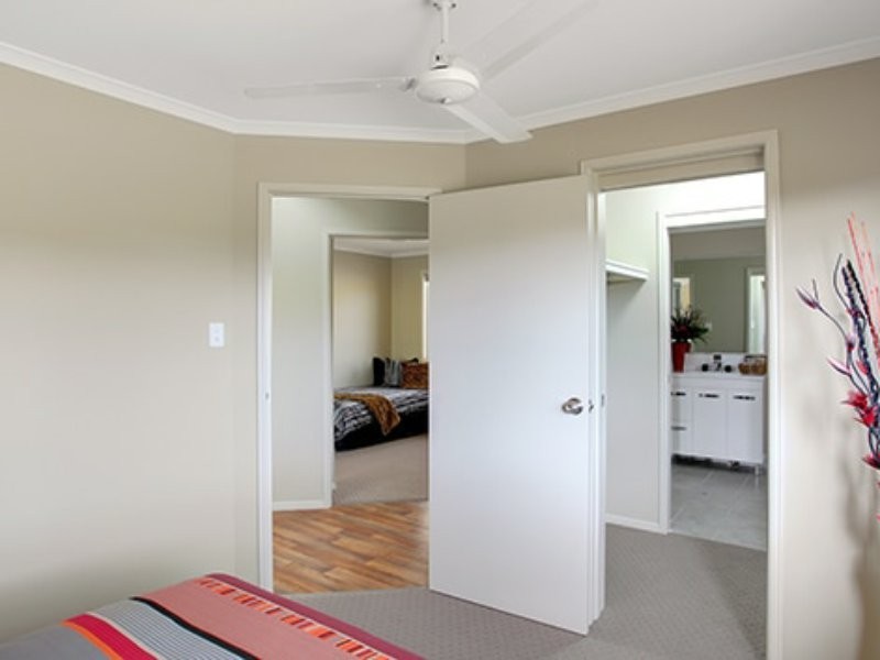 11 SHELLY CRES, Lamb Island QLD 4184