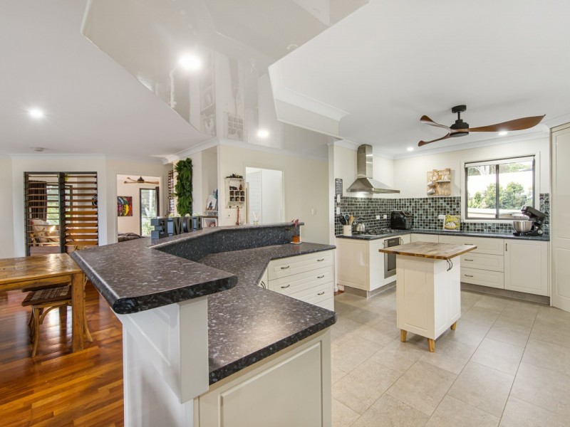 38 MELALEUCA DR, Lamb Island QLD 4184