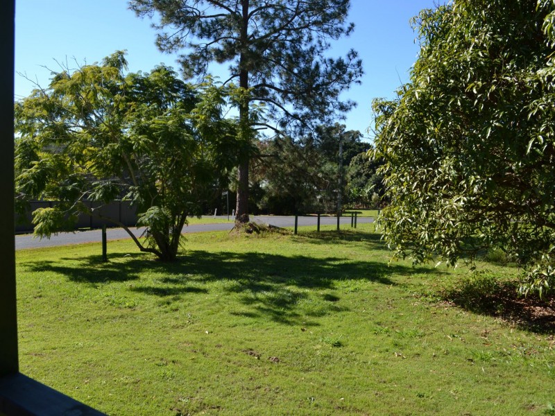 8 Vine Street, Macleay Island QLD 4184