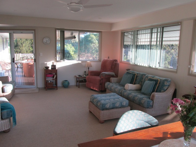 18 Eastbourne Terrace, Macleay Island QLD 4184