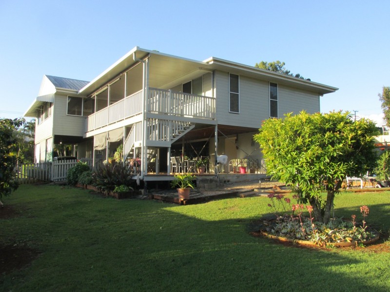 18 Eastbourne Terrace, Macleay Island QLD 4184