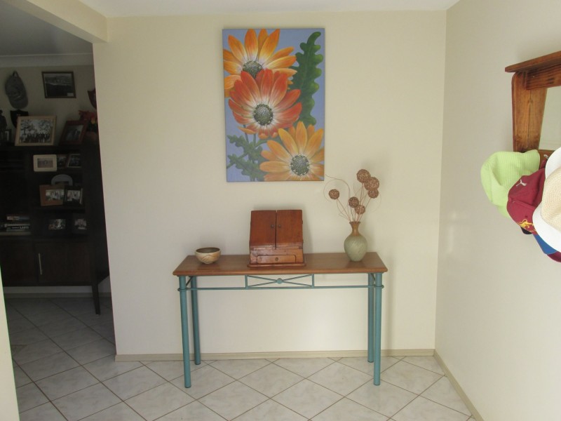 18 Eastbourne Terrace, Macleay Island QLD 4184