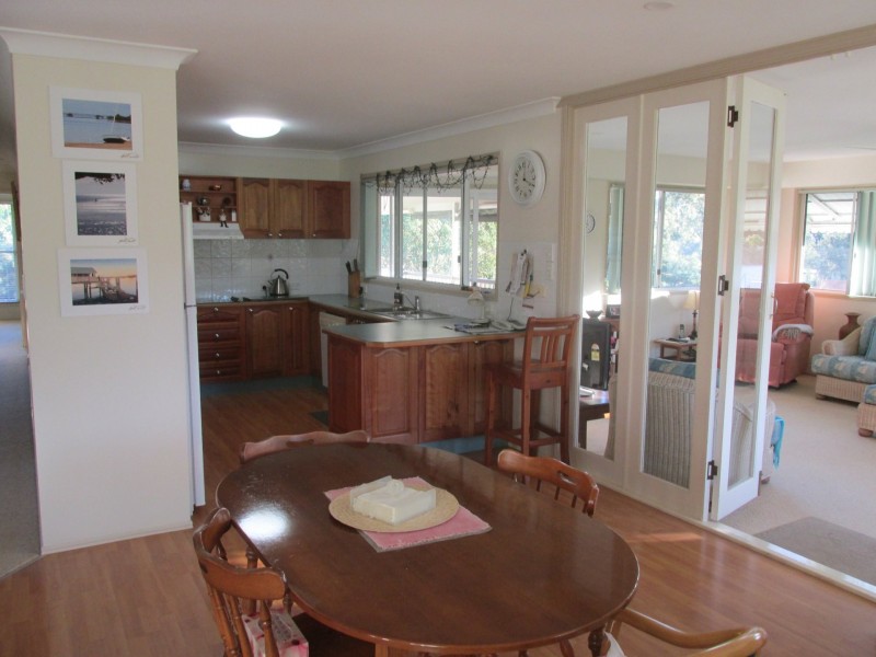 18 Eastbourne Terrace, Macleay Island QLD 4184