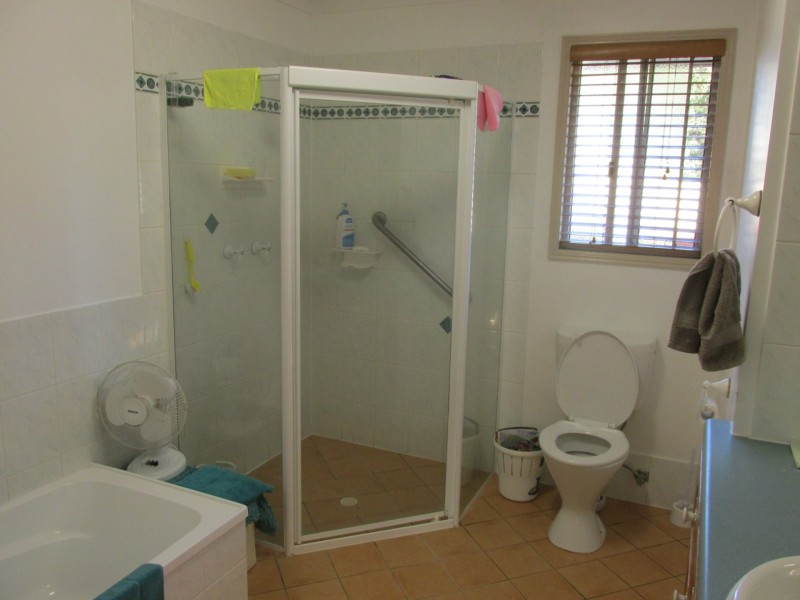 18 Eastbourne Terrace, Macleay Island QLD 4184