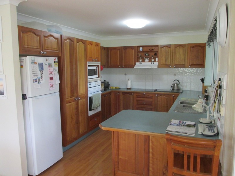 18 Eastbourne Terrace, Macleay Island QLD 4184