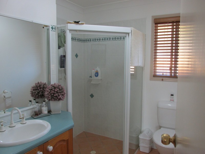 18 Eastbourne Terrace, Macleay Island QLD 4184