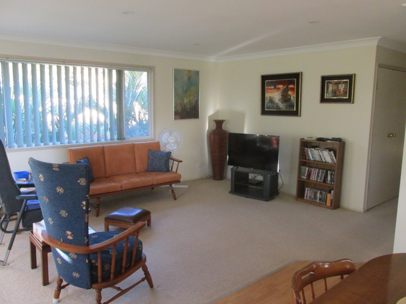 18 Eastbourne Terrace, Macleay Island QLD 4184