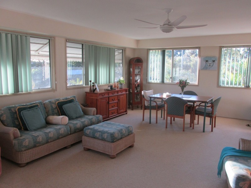 18 Eastbourne Terrace, Macleay Island QLD 4184